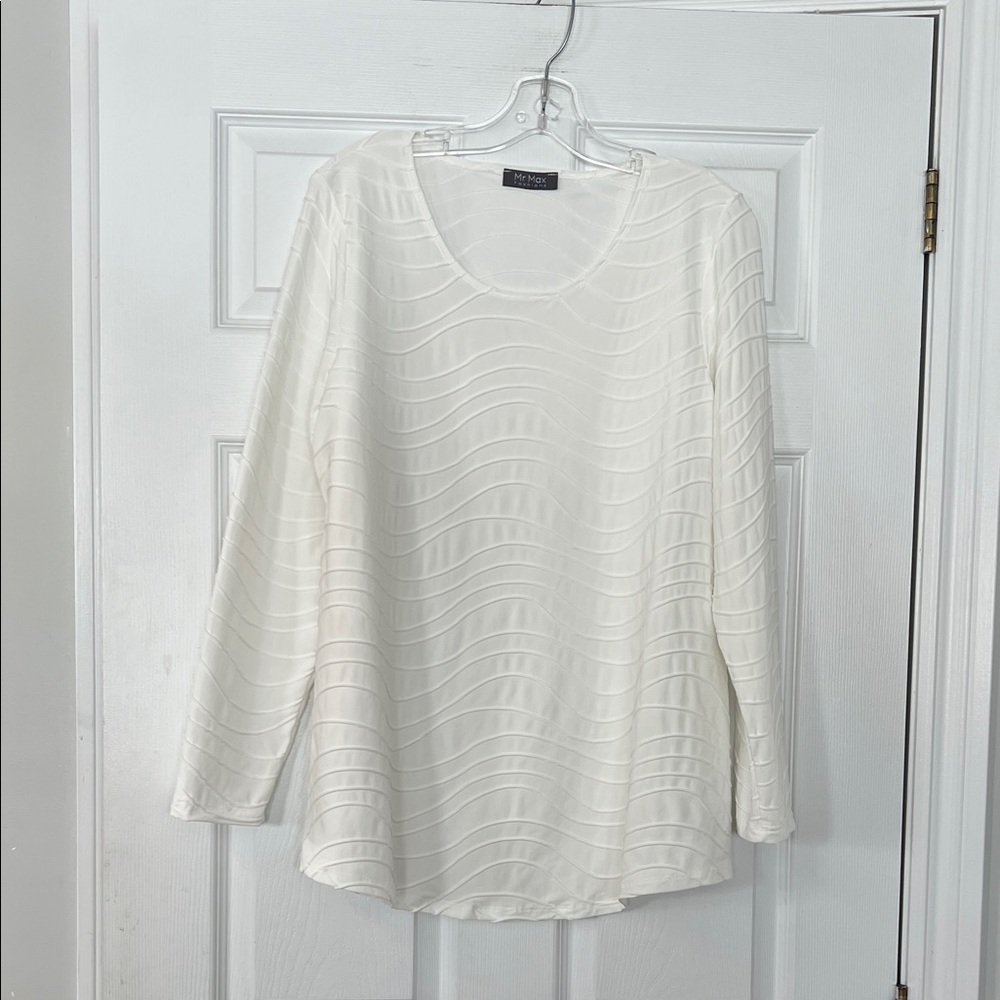 Chic Cream Wave Pattern Long Sleeve Top